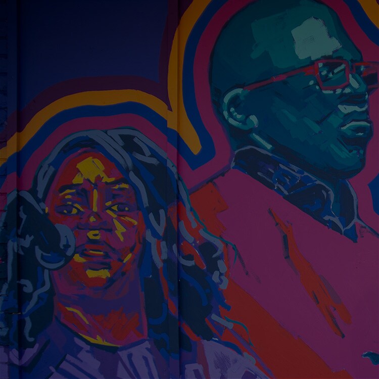 Logotipo de T-Mobile sobre un mural.